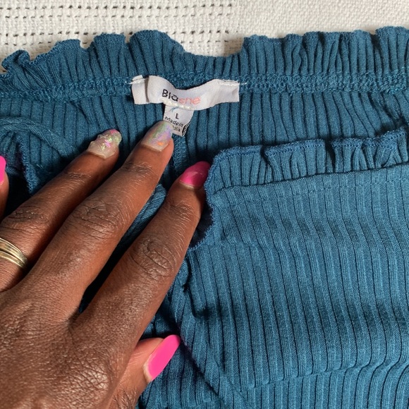 Large Off the Shoulder Long Sleeve Mini Dress - Picture 4 of 4